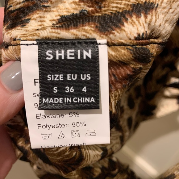 SHEIN Leopard Plunge halter tie back top beautiful with jeans or shorts!… - Picture 5 of 9